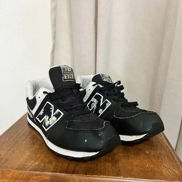 New Balance Running Sneakers Shoe 574-GC574FP1 Florals Black Womens Daisy Sz 6 W - Picture 1 of 9